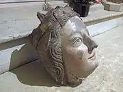 Tête de la Vierge recevresse, statue du XIVe siècle mutilée lors de la révolution française et remplacée en 1802 par la statue visible actuellement dans la Recevresse.