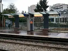 Mobilier de station installé sur la partie des quais issue des travaux d'allongement.