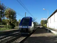 Un TER entre en gare.