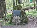 Plaque commémorative dans la forêt de Bialovèse