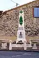 Le monument aux morts sur la place principale (mars 2012)