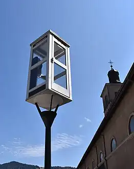 Cabine téléphonique inaccessible.