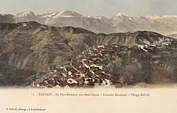 Village de Taourirt Mokrane sur sa crête, au tournant du XXe siècle.