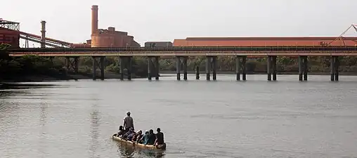 vue sur une fleuve des installation de la CBG