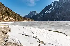 Le lac et les Cinque Punte en hiver.