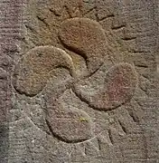 Un lauburu sur le font baptismal à l'église de Knopp-Labach en Allemagne.