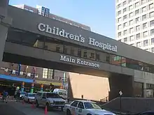 Devanture d'un hôpital