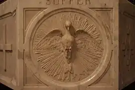 Détail du baptistère : la colombe