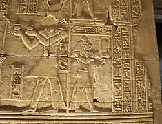 Reliefs à l'intérieur du temple