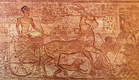 Salle hypostyle du grand temple : Ramsès II sur son char durant la bataille de Qadesh.