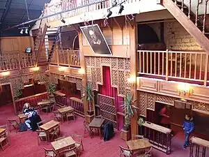 Le hall du théâtre de l'Épée de Bois.