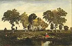 Une mare près de laquelle une paysanne est assise, dont le reflet apparaît à la surface, se trouve au centre d'une pleine avec des arbres et des champs.