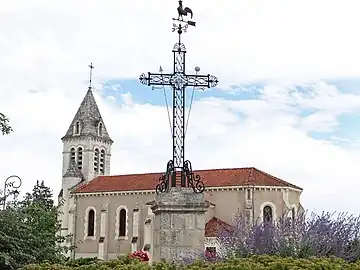 Croix de la Passion et église Saint-Saturnin