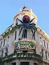 ... connut également une tournée internationale, ici au Teatro Calderón de Madrid. (es)