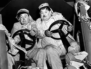 Oliver Hardy (droite).