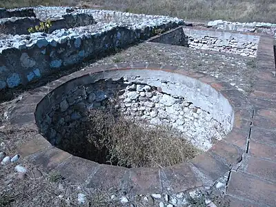 Puits de stockage dans le grenier.