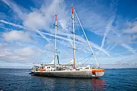 Tara le 23 août 2009 devant Port Lay, île de Groix.