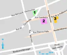 Emplacement d'édifices antiques replacés sur le plan moderne d'une ville.