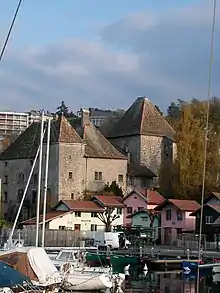 Le château de Rives à Thonon-les-Bains vu depuis le port.