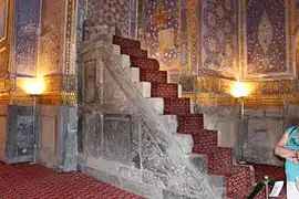 Autour du minbar de la médersa Tilla-Qari.