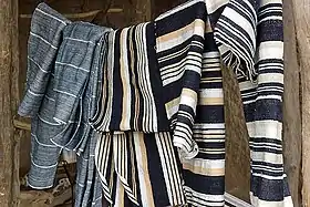 Tissages de coton indigo au Burkina Faso.