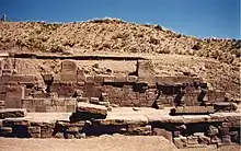 Vue d’une suite de ruines archéologiques de la civilisation de Tiwanaku.