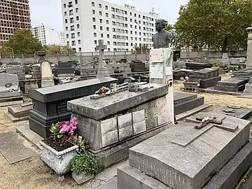 Tombe de l'abbé Jean-Édouard Lamy.