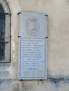 La tombe du général Lecourbe, derrière l’église.