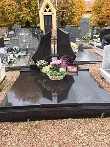 Tombe de la famille du Sartz de Vigneulles à Thicourt
