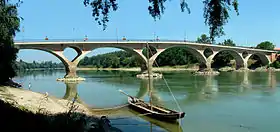 Les 5 arches du pont de Tonneins au-dessus de la Garonne