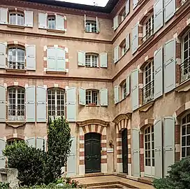 La cour intérieure de l'hôtel de l'Écharpe.