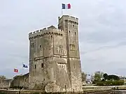 Tour Saint-Nicolas, vue depuis le cours des Dames, mai 2008.