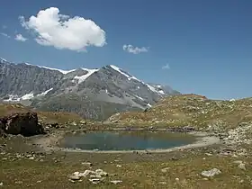 Vue du Tournelon Blanc depuis le lac de Tsofeiret, au sud-est.