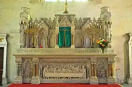 ... et son maître-autel.