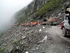 Passage routier au col de Rohtang.