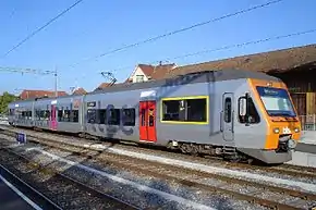 Rame "Nina" RABe 525   en gare de Kerzers