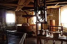 Les différentes étapes de la transformation de la fibre de chanvre en fil à tisser.