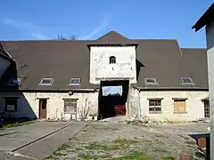 Exemple de commune dont une partie a conservé un aspect assez rural : la ferme du Vieux-Pays à Tremblay-en-France.