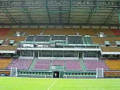 Tribune officielle et de presse.