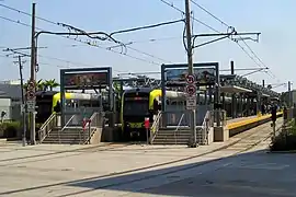 Deux rames à quai (juillet 2017).