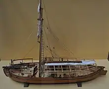 Version militaire à gréement carré d'un gundalow : modèle de l'USS Philadephia (1776), coulé lors de la bataille de l'île Valcour.