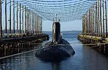 L'USS Jimmy Carter (SSN-23) amarré dans le Magnetic Silencing Facility afin de réduire sa signature électromagnétique.