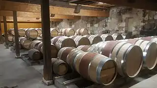 Le chai à barriques.
