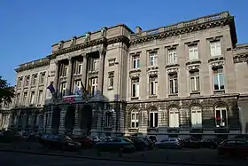Façade du bâtiment de l'Université place du 20-Août