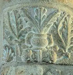 Élément roman du Xe siècle réutilisé dans l'église actuelle.