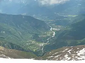 Vue de la partie aval du val Cenise depuis le nord.