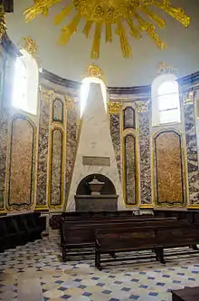 Monument à Championnet dans le chœur du temple protestant Saint-Ruf de Valence