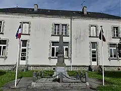 Le monument aux morts.