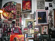 Vue d'ensemble du Musée des vampires, à Paris