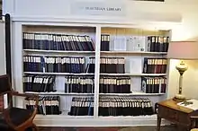 Rayonnages de la bibliothèque Brautigan au Clark County Historical Museum (anciennement Carnegie Library) à Vancouver, Washington, États-Unis